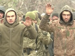 Rusia Klaim Nyaris 2.000 Tentara Ukraina Menyerahkan Diri di Mariupol
