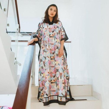 Detik-detik Seekor Biawak Mencoba Masuk ke Rumah Mewah Chelsea Olivia