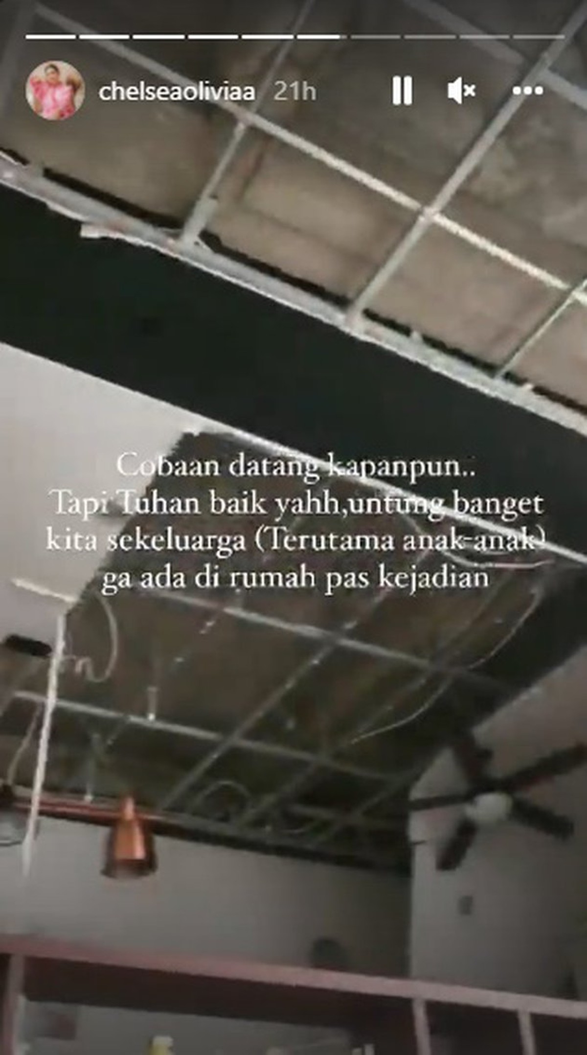 Potret rumah Chelsea Olivia yang Ambruk