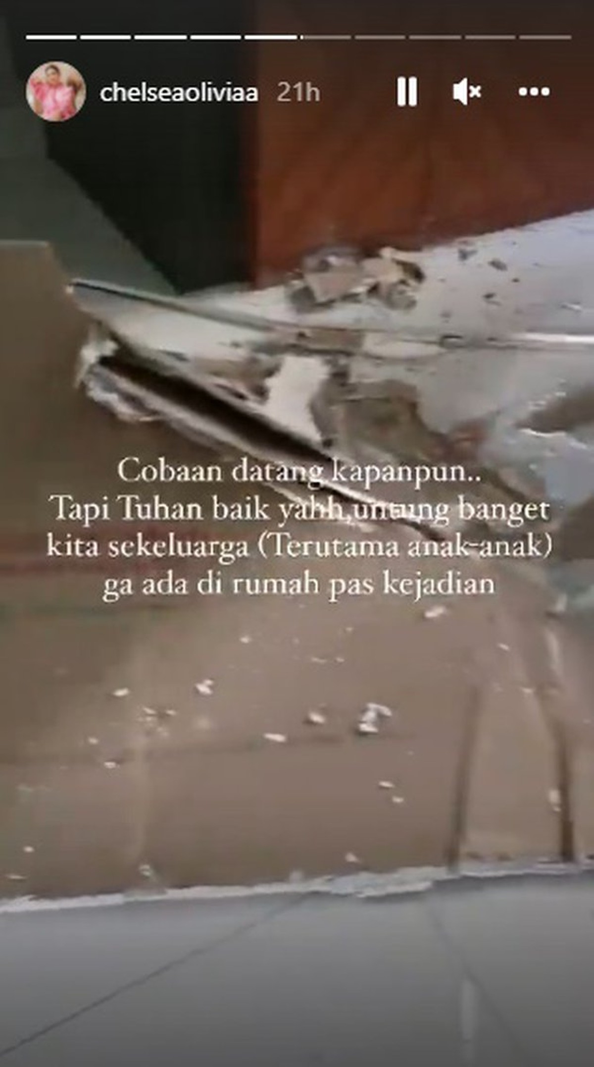 Potret rumah Chelsea Olivia yang Ambruk