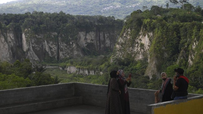 FOTO: Hijau dan Tenang di Ngarai Sianok Sumbar