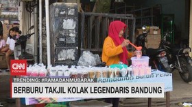 VIDEO: Berburu Takjil Kolak Legendaris Bandung