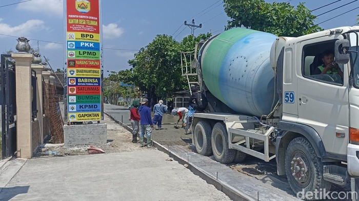 Jalan yang dibangun crazy rich asal Grobogan, Jumat (15/4/2022).