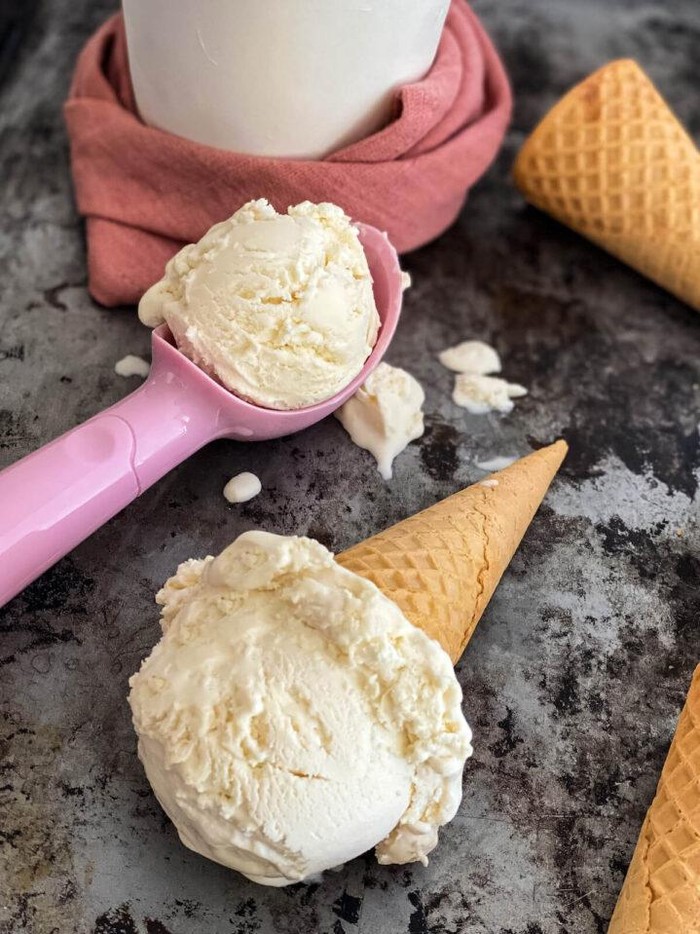 Ketika diminta oleh penggemar untuk merekomendasikan kombinasi rasa kuliner, Won Young IVE tanpa ragu memberikan cara menyajikan Vanila Ice Cream yang bercita rasa mewah./Foto: tarateaspoon.com