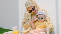 <p>Mega banyak belajar melatih emosinya sejak menjadi Bunda nih. Meski mengaku lelah, Mega sangat bahagia bisa menjalani waktu-waktunya mengasuh Kael. (Foto: Instagram @megaiskanti)</p>