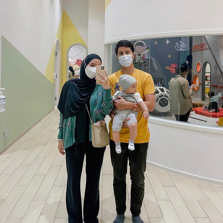 <p>Mega Iskanti kerap membagikan momen kebersamaannya dengan sang buah hati di media sosial nih. Bunda muda ini juga kerap berbagi tentang ilmu <em>parenting</em>-nya. (Foto: Instagram @megaiskanti)</p>