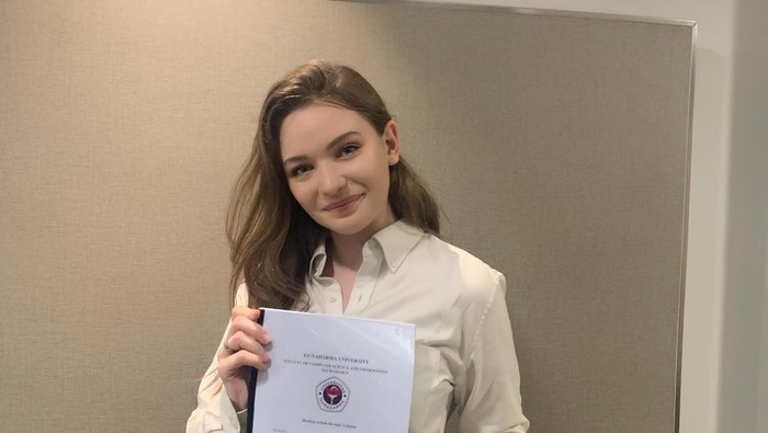 Model cantik asal Bosnia, Lami