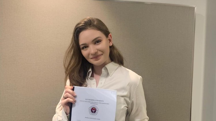 Model cantik asal Bosnia, Lami