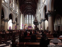 Ibadat Jumat Agung di Gereja Katedral Jakarta Berlangsung Khidmat