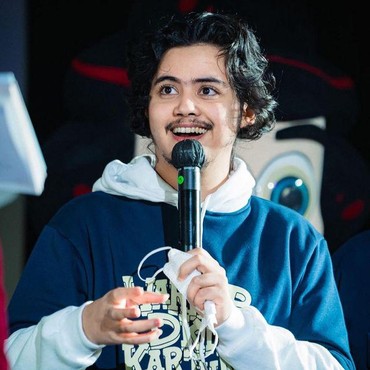 Ekspresi Prilly Latuconsina Dielus oleh Aliando Syarief Bikin Gemes