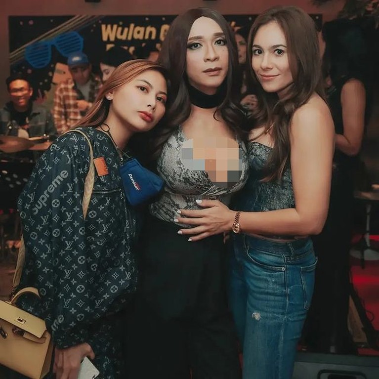 Aming Penampilan Aming hadiri ultah Wulan Guritno