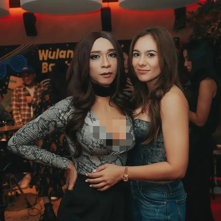 Aming Penampilan Aming hadiri ultah Wulan Guritno