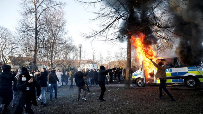 Rasmus Paludan berkali-kali berurusan dengan hukum dan melancarkan aksi anti-Islam di Denmark dan Swedia. 