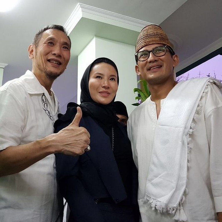 Fitria Yusuf Penampilan Fitria Yusuf usai jadi mualaf.