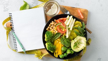 img-title Mau Umur Panjang & Tubuh Langsing, Yuk Cobain Cara Makan Orang Jepang Ini!