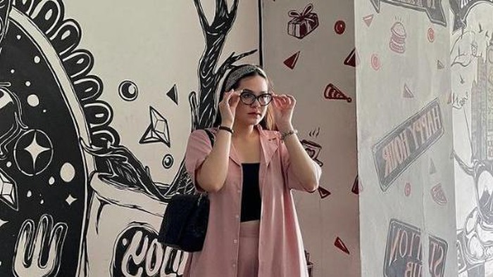 Inspirasi Gaya Stylish ala Jourimanzky Putri, Tak Hanya untuk Pemilik Tubuh Curvy Saja