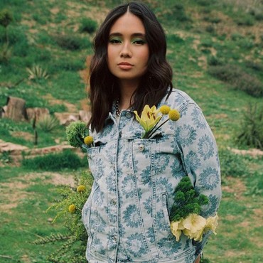 Lirik Terjemahan dan Makna Lagu NIKI 'Ocean and Engines'