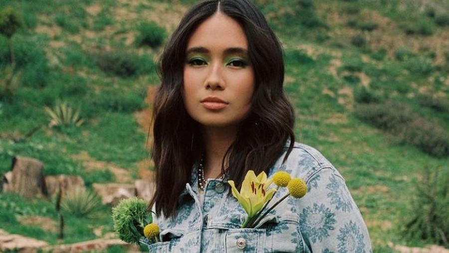 Niki Zefanya 10 Momen Seru Penyanyi NIKI Saat Kulineran