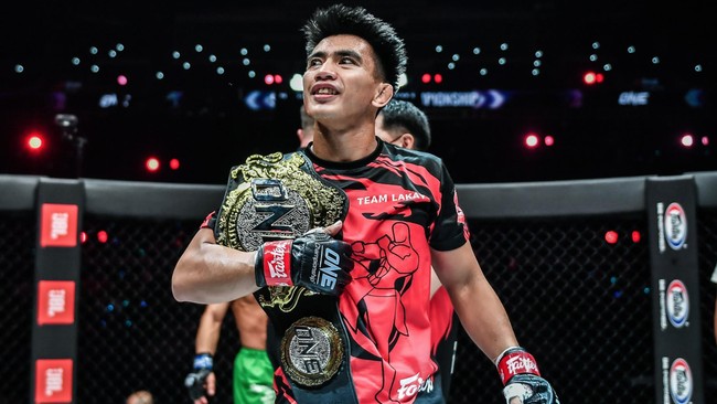 Joshua Pacio menaruh perhatian lebih pada duel Jarred Brooks vs Bokang Masunyane karena pemenangnya akan menjadi penantang juara dunia One Strawweight tersebut. 
