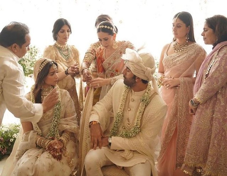 Pernikahan Alia Bhatt dan Ranbir Kapoor Foto pernikahan Alia Bhatt dan Ranbir Kapoor