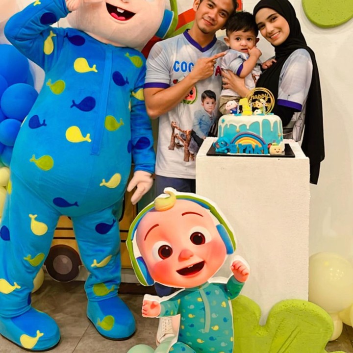 <p>Raut bahagia terlihat jelas di wajah Nadia dan Rizki, Bunda. Keduanya bersuka cita karena putra mereka tumbuh sehat dan menggemaskan. (Foto: Instagram @nadyamustikarahayu)<br /><br /></p>