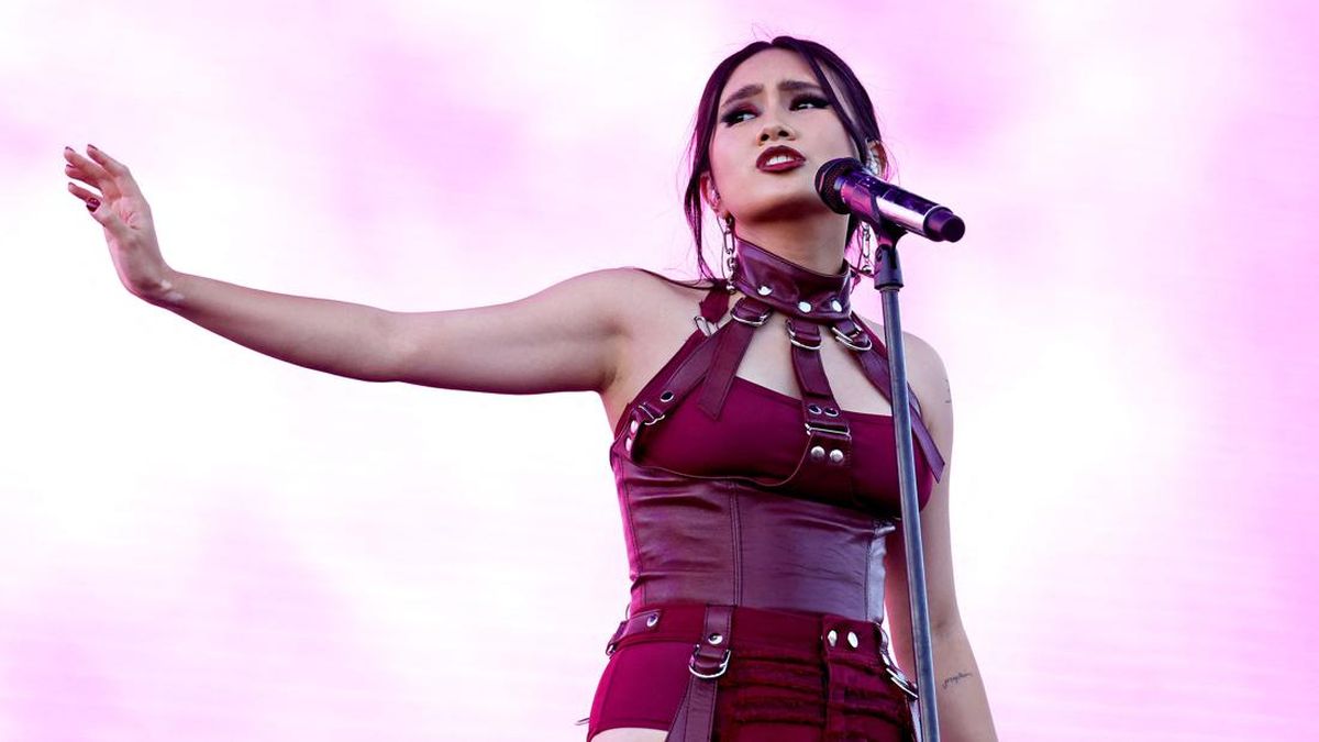https://akcdn.detik.net.id/visual/2022/04/17/aksi-panggung-niki-dan-warren-hue-di-coachella-valley-music-and-arts-festival-7_169.jpeg?w=1200