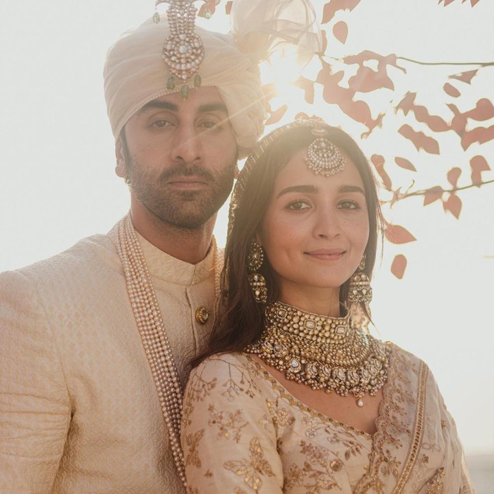 <p>Ranbir Kapoor dan Alia Bhatt tengah berbahagia. Pasangan artis Bollywood ini baru saja menikah pada 14 April 2022 lalu. (Foto: Instagram @aliaabhatt)</p>