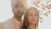 <p>Ranbir Kapoor dan Alia Bhatt tengah berbahagia. Pasangan artis Bollywood ini baru saja menikah pada 14 April 2022 lalu. (Foto: Instagram @aliaabhatt)</p>
