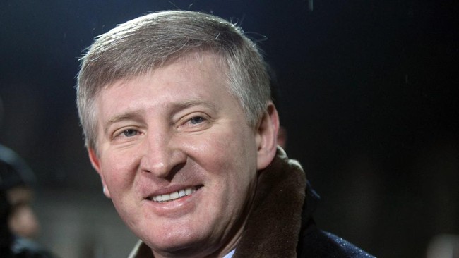 Rinat Akhmetov, orang terkaya di Ukraina yang memiliki dua pabrik baja di Mariupol, telah menderita sejak 2014 karena konflik di timur Ukraina.