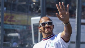 Lewis Hamilton dan Serena Williams Ikut Beli Chelsea