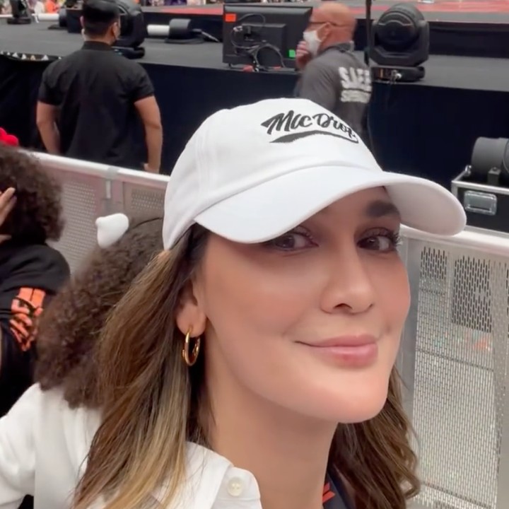<p>Sejak masuk venue konser, Luna Maya memperlihatkan suasana yang berlangsung. Ia bahkan bisa melihat idolanya, sang leader BTS, Kim Namjoon atau dikenal dengan nama panggung RM secara langsung. (Foto: Instagram @lunamaya)</p>