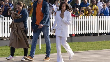 img-title Beri Mantel Rp57 Juta untuk Seorang Bayi, Meghan Markle Tuai Pujian