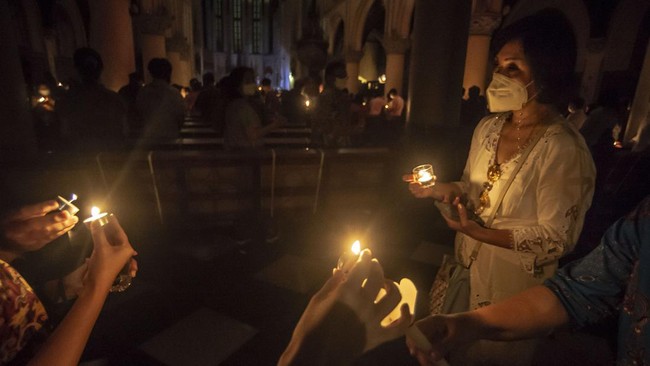 FOTO: Misa Malam Kebangkitan Kristus di Gereja Katedral