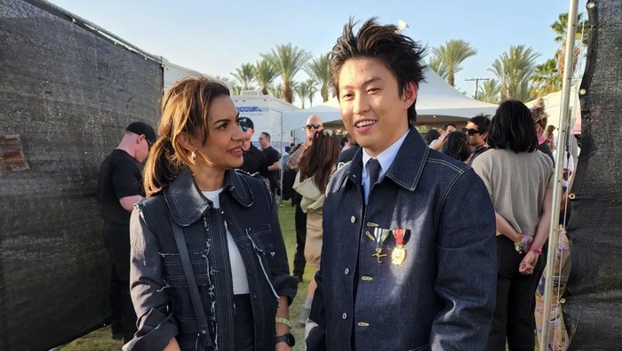 Hadir di Coachella, Gaya Modis Najwa Shihab Saat Bertemu Rich Brian Jadi Sorotan