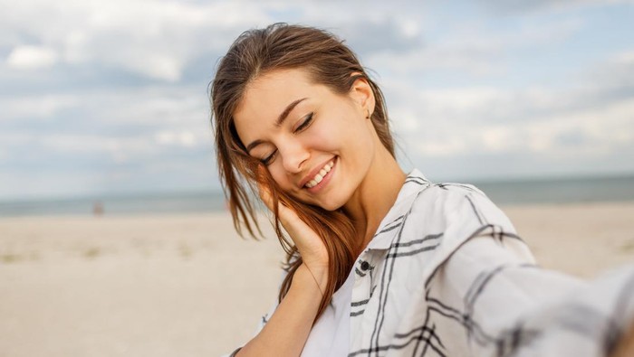 Nggak Gampang Insecure, Perempuan dari 5 Zodiak Ini Tampil Percaya Diri Apa Adanya!