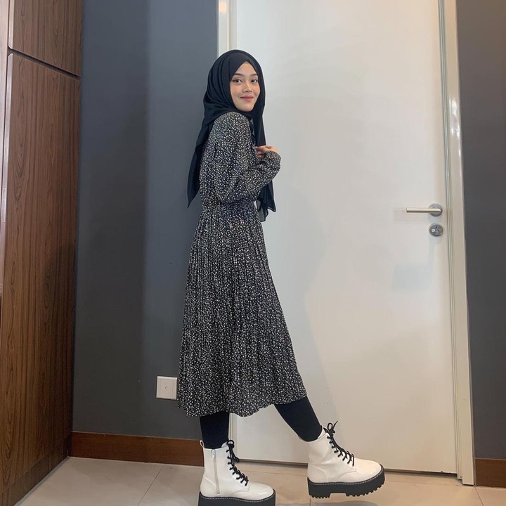<p>Di pagi hari, Putri Delina juga mencontoh IU yang sarapan dengan memakan apel. Kemudian di malam hari, ia meminum susu protein tinggi. (Foto: Instagram @putridelinaa)</p>