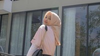 <p>Putri Delina menerapkan tips diet ala IU, penyanyi Korea Selatan. Bedanya, jika IU mengonsumsi ubi ungu, Putri Delina tidak membatasi makanan apapun kecuali nasi. (Foto: Instagram @putridelinaa)</p>