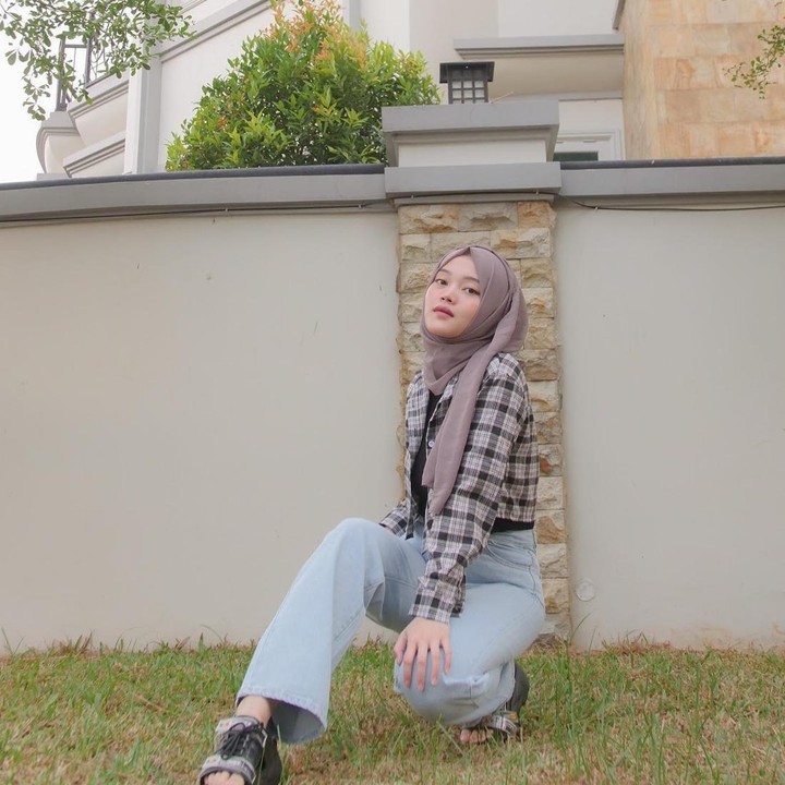 <p>Putri Delina mengaku tak memiliki target diet. Ia menjalani proses tersebut dengan santai sesuai dengan kebutuhan. Ketika akan melakukan syuting video klip, biasanya Putri akan memulai kembali dietnya dengan lebih ketat. (Foto: Instagram @putridelinaa)</p>