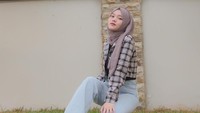 <p>Putri Delina mengaku tak memiliki target diet. Ia menjalani proses tersebut dengan santai sesuai dengan kebutuhan. Ketika akan melakukan syuting video klip, biasanya Putri akan memulai kembali dietnya dengan lebih ketat. (Foto: Instagram @putridelinaa)</p>
