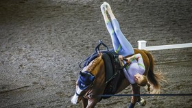 SMASHOT: Keindahan Aksi Atlet di Arena Pertarungan
