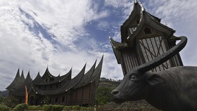 DPR Jelaskan Aturan Syariat Islam dalam Kerangka NKRI di UU Sumbar