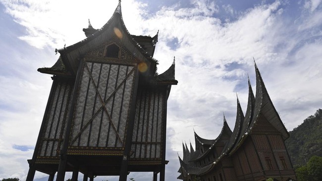 FOTO: Berkunjung ke Wisata Budaya Istano Basa Pagaruyung