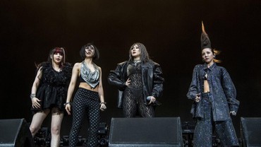 img-title Bikin Terharu, Ini Alasan CL Ajak Anggota 2NE1 Tampil di Coachella 2022