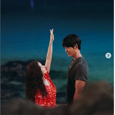 Lirik Lagu The Last (OST Our Blues) - Heize