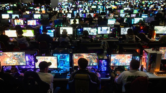 Usai DoTA 2 tak bisa diakses diduga akibat tak daftar PSE, para gamers ramai-ramai melontarkan komentar nyinyir di media sosial kepada Kominfo.