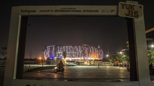 Pembangunan Jembatan Gantung JIS disebut untuk menghubungkan area stadion itu dengan kawasan wisata Ancol di Jakarta Utara.