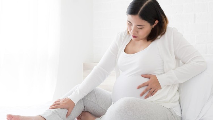ilustrasi kaki bengkak bumil Foot pain and leg cramps during pregnancy