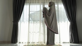 5 Mukena dari Label Milik Artis yang Mewah buat Momen Lebaran