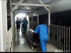 Dua Jenazah Korban Laka Rombongan Personel Debu Tiba di RSU Dr Soetomo