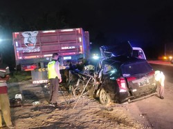 Calya Tabrak Truk Parkir di Tuban, 5 Orang Tewas